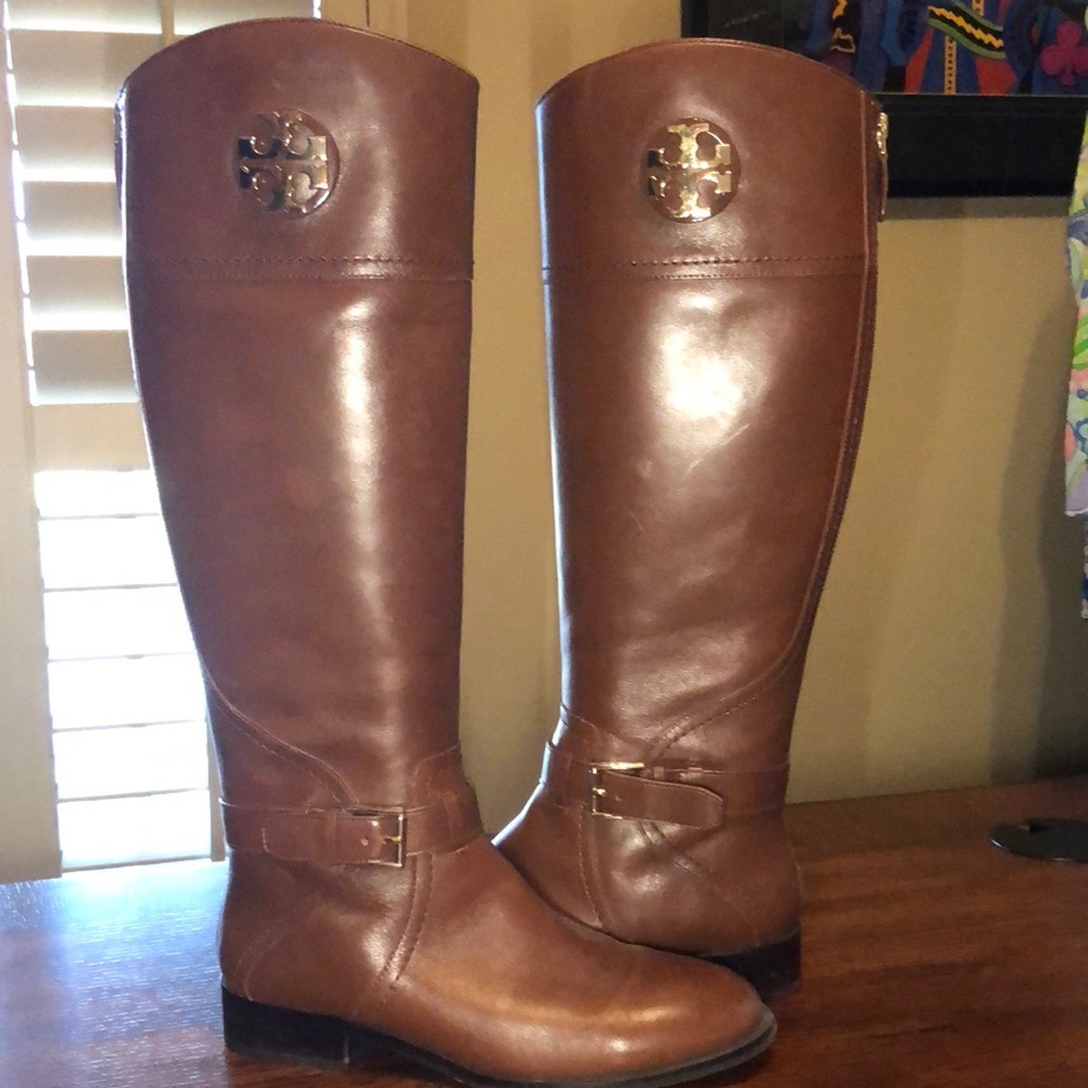 Flat, tall brown leather boots (ladies)